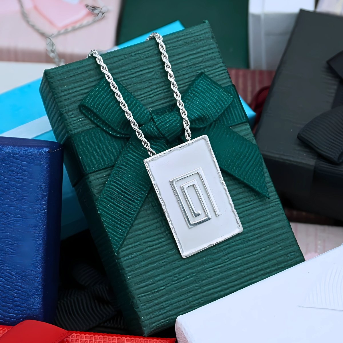 Meandros Pendant Necklace “Ominus”, made of Sterling Silver 925 -Καδένα με Μενταγιόν Μαίανδρος «Ominus» από Ασήμι 925 -Meandros Halskette mit Anhänger „Ominus“ aus Silber 925